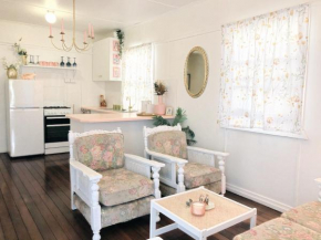 Boutique vintage styled unit, metres from beach